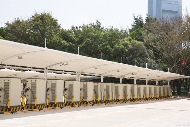 杜尔伯特充电桩车棚